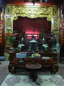 Bach Ma Temple 