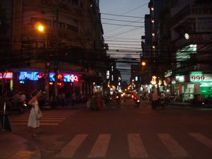 Night time on Bieu Vien street 