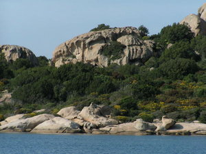 Sardinian pohjoisosan kivimateriaali on monimuotoista