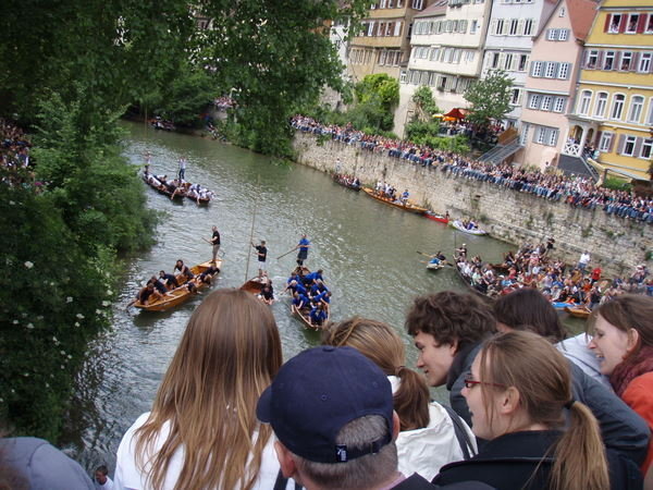 Stockerkahn-kisat - Neckarin sillalla ja rannoilla oli enemmän väkeä kuin olemme koskaan nähneet