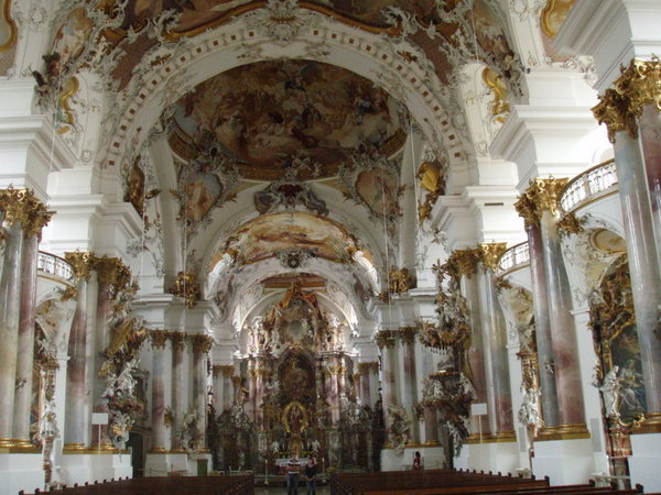 Zwiefaltenin barokkikirkko sisältä