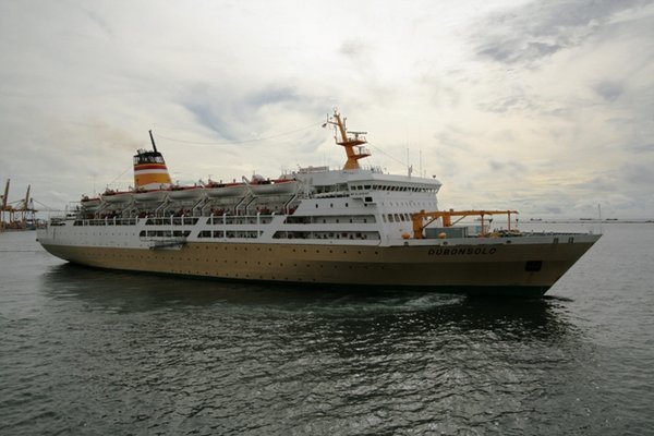 De ferry van Makassar naar Maumere