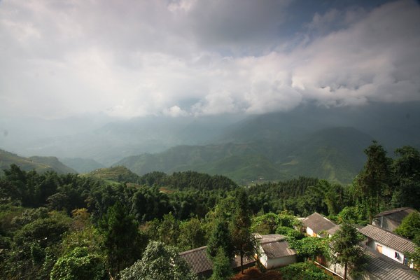 Uitzicht vanuit onze kamer over de vallei van Sapa