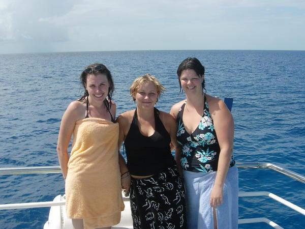 with Amber and Stephanie after the dives