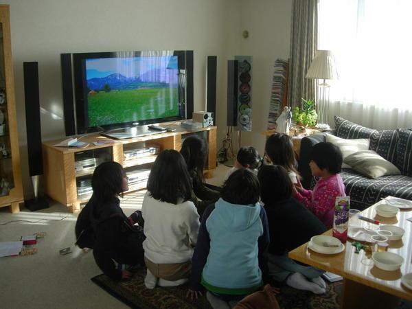 Sumire's 10th birthday party...more karaoke which hooks up to the TV.