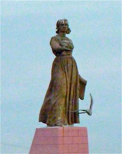 Mother Volga statue