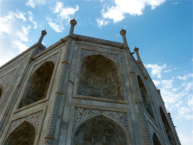 up close detail of Taj Mahal