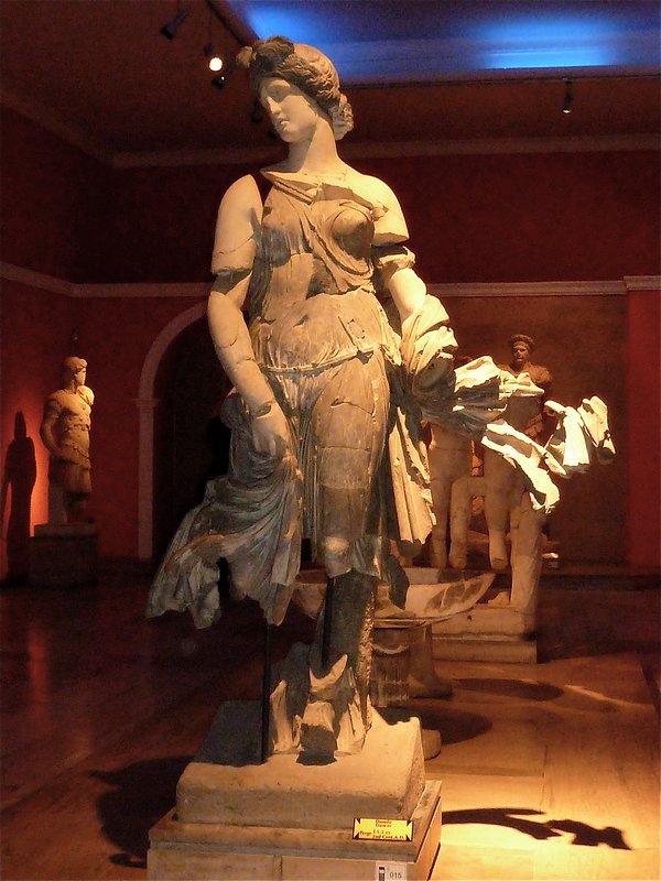 statue of dancer