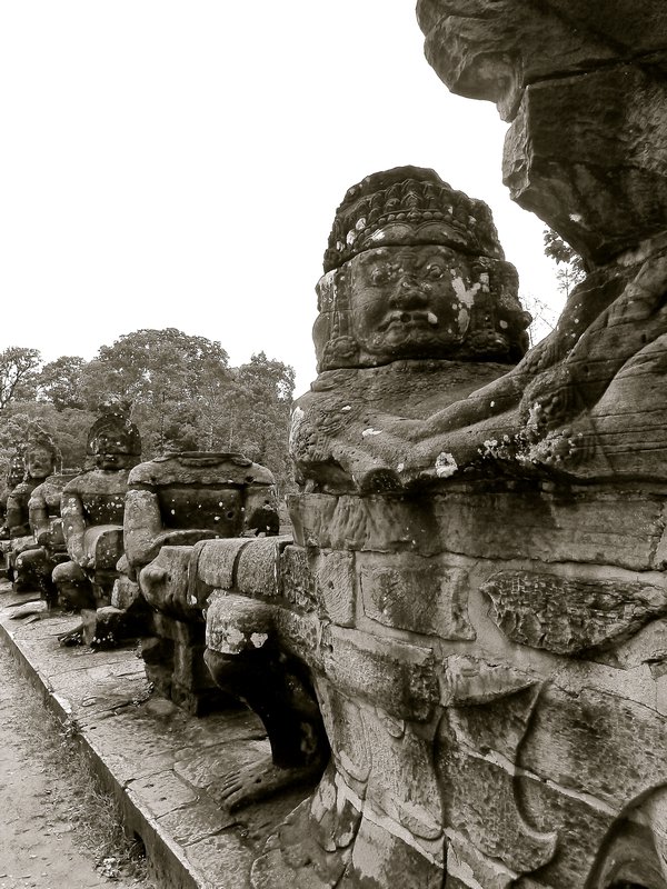bridge to Angkor Thom
