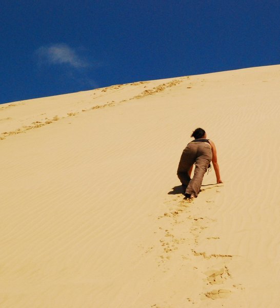 Pili climbing Sand Dunes