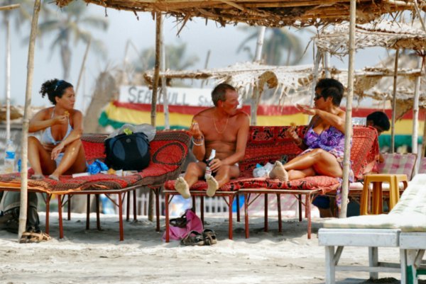 Pili, John & Gemma on Morjim Beach