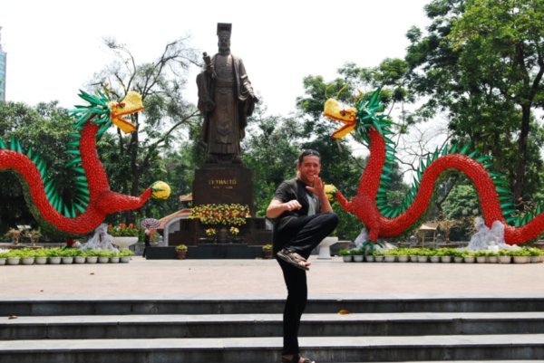 I practise kicking taxi drivers at the monument to Ly Thaito