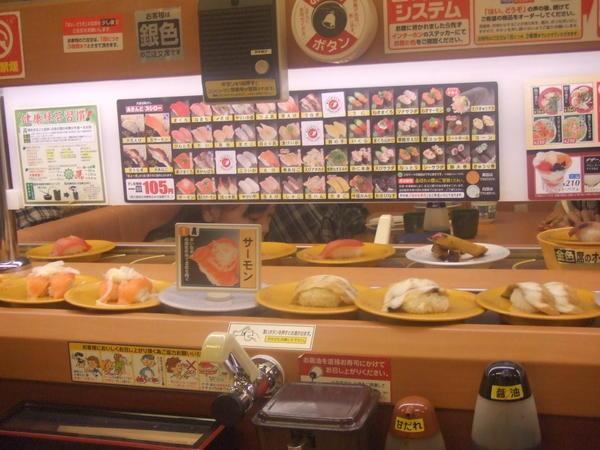 Voilà à quoi ressemble un kuru kuru sushi