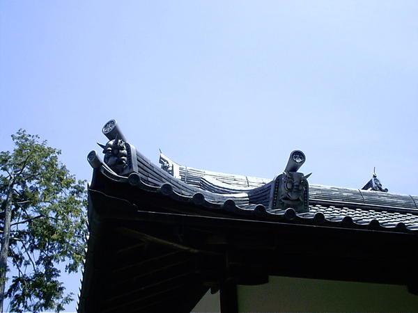 Temple de Kyoto et son architecture originale (sont vraiment chouettes les petits bonhommes)