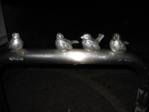 It'sa normal ramp on the street... all of them had birds like this... Japan is amazing me everyday