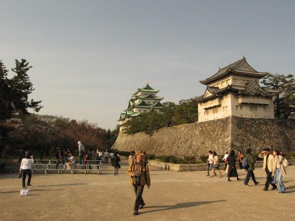 Nagoya Castle, during hanami period!