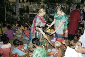 Lisa and Ruth handing out food