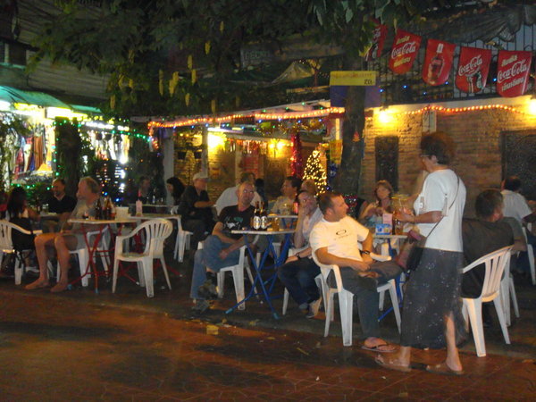pic of night market diners