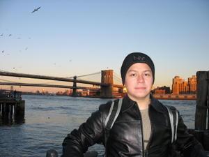 Leonel en el puente de Brooklyn