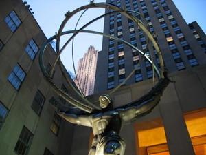 Escultura a la entrada al Rockefeller
