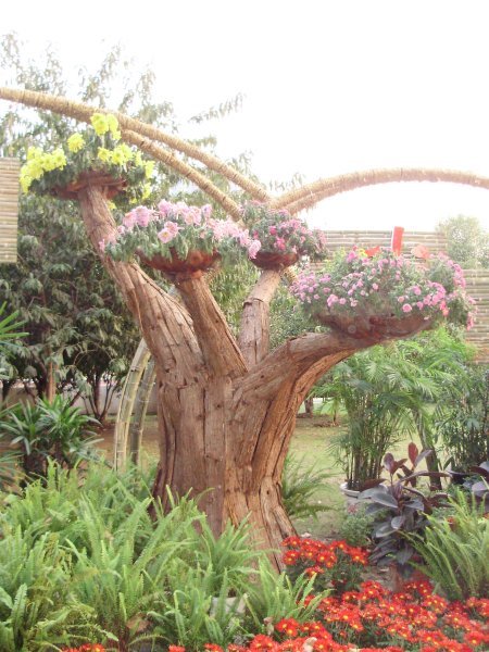 The "Flower Tree" - can you tell that they just pasted the bark on there?