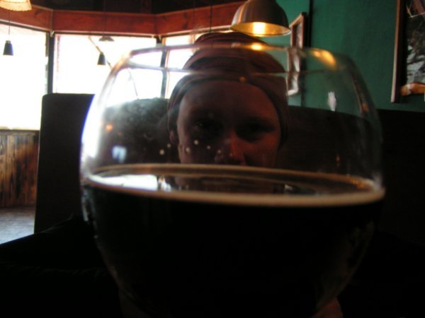 Gill in bier van wijnglas