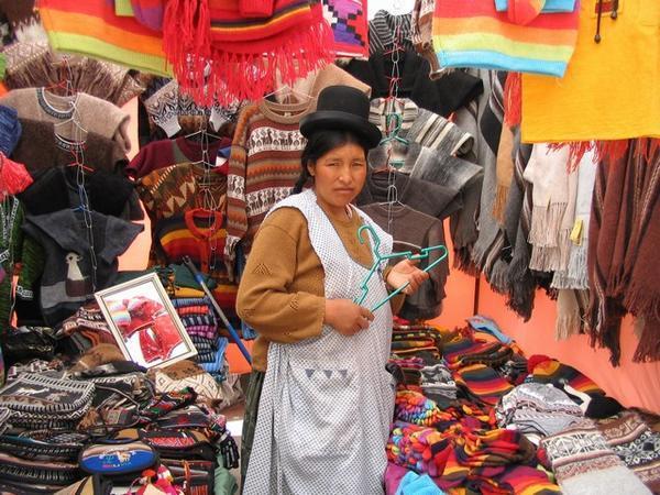Señora and market shop in Uyuni