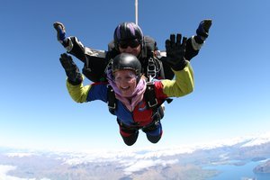 Maike Skydiving