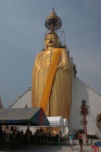 Riesiger Buddha im Wat Indraviharn