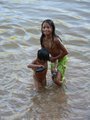 Kids beim Baden im Fluss