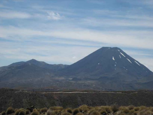 Mt Tongariro (1967 m) et MT Ngauruhoe (2287m)