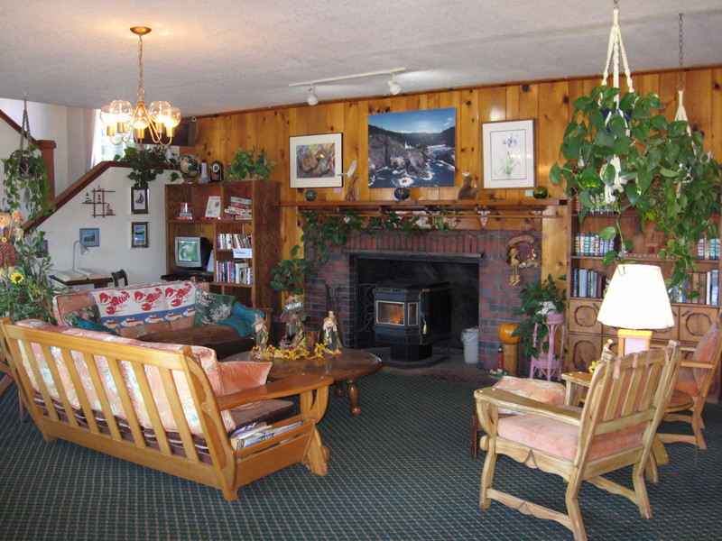 The cozy reception hall at Lighthouse Inn