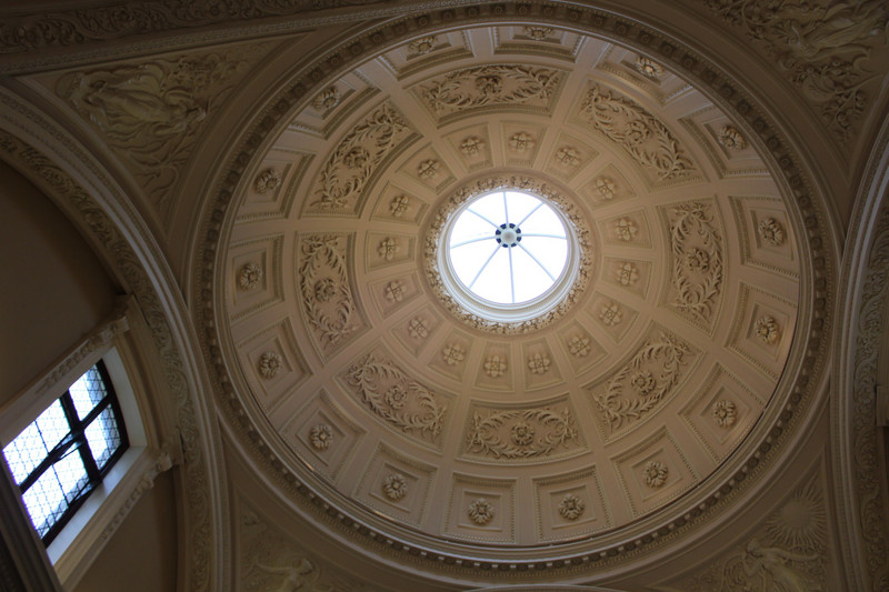 The ceiling in the entrance hall