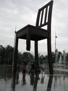 The Broken Chair sculpture