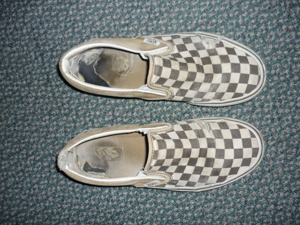 my favourite Vans couldnt join me on my trip anymore, now also in the bin :(
