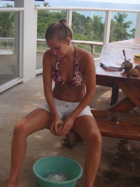 Nananu-i-ra, making coconutoil