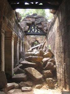 Crumbling corridors - Preah Khan (Sacred Sword)