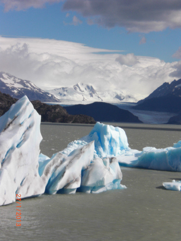 the ice bergs from the glacier