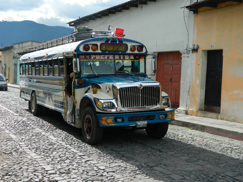 Chicken bus (bus local) 3