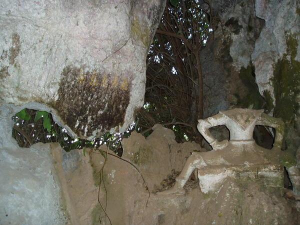 Headless statue in Pak Oo Cave