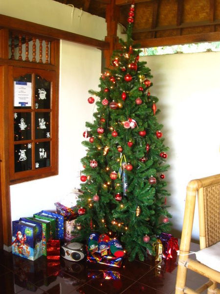 Aamupalaterassin joulupuu