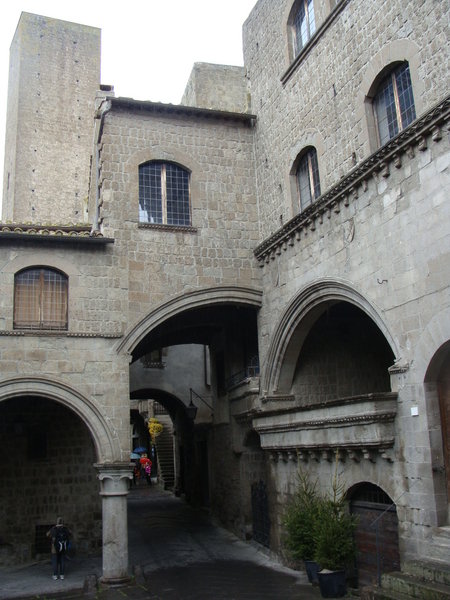 Viterbo - Gotikus epulet a San Pellegrino varosreszben