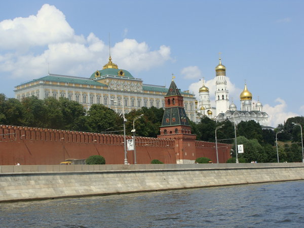 A Kreml a Moszkva folyo felol