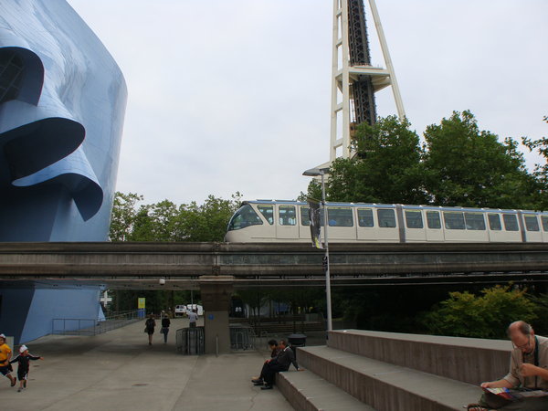 Az EMP epulete es a monorail