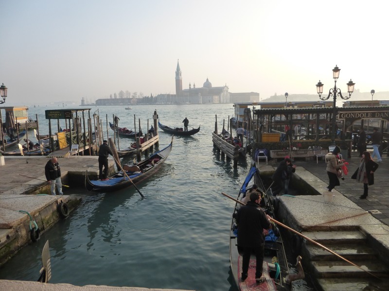 more tourists falling prey to the gondoliers
