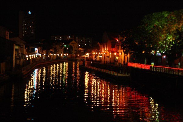 Sungai Melaka at night