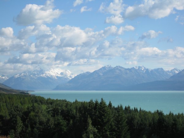 Lac Pukaki et les alpes