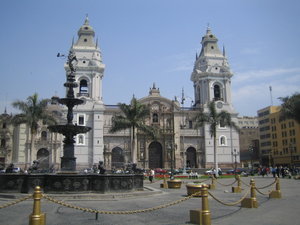 Pretty building, Lima