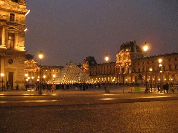 Louvre at nite