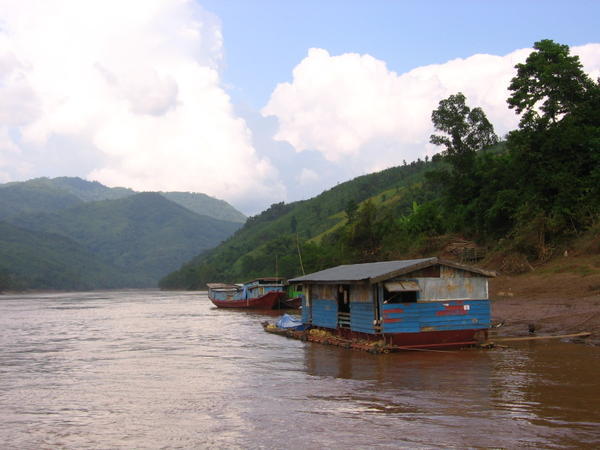 floating house on mekong